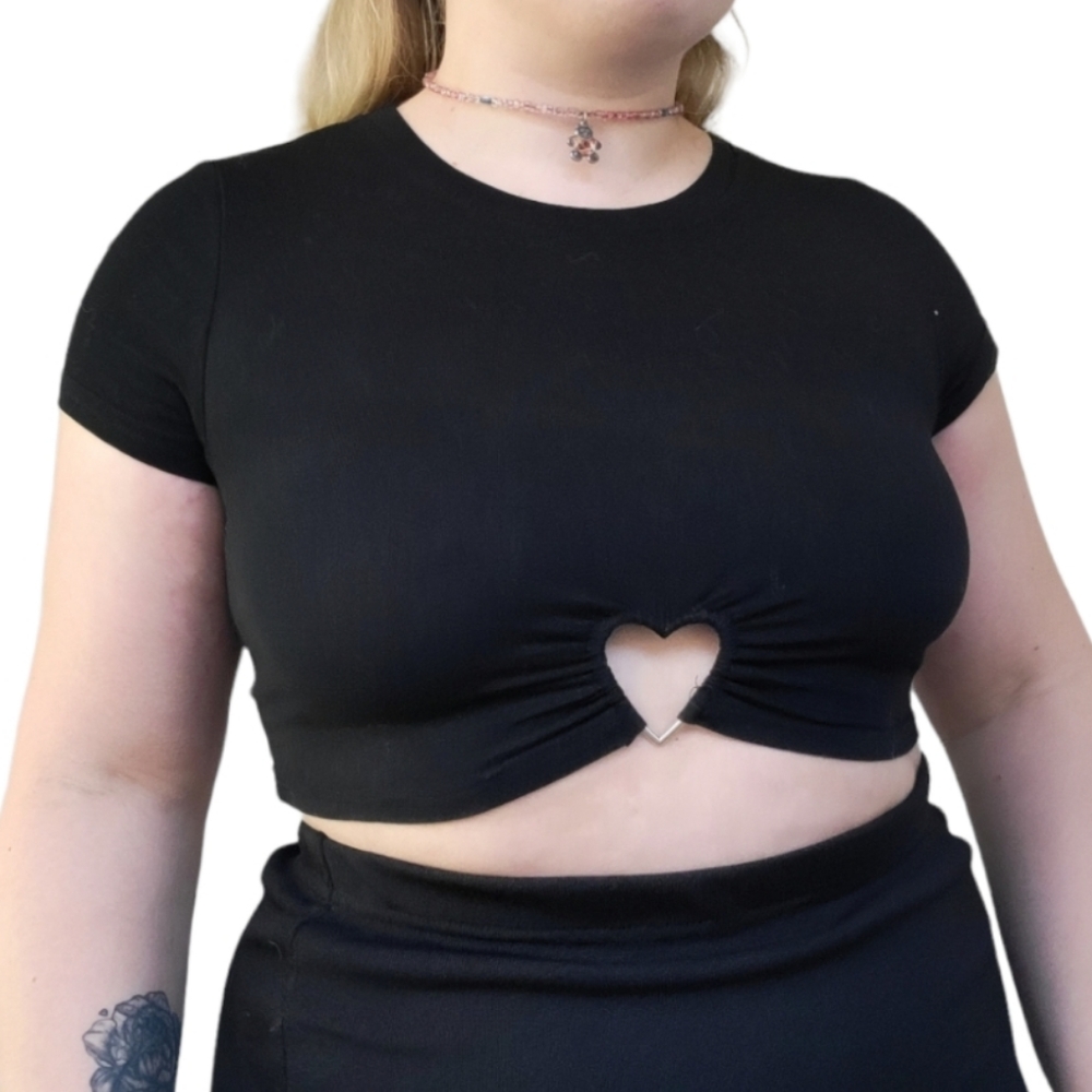 SHEIN | black cropped tshirt with heart ring | women's size M | whimsigoth